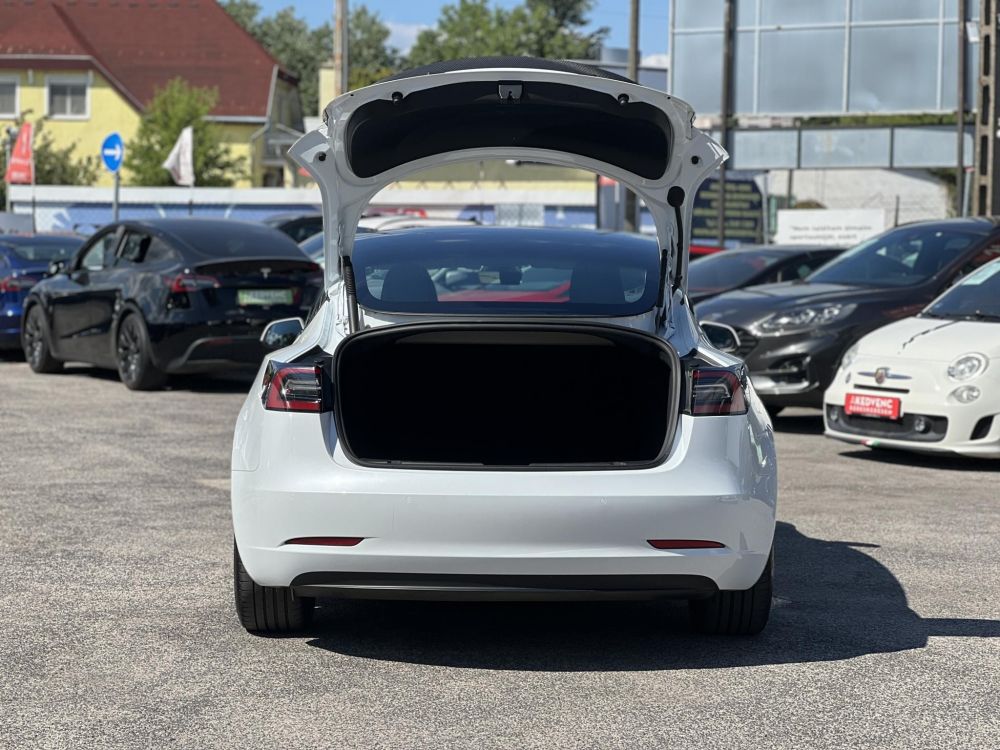 TESLA MODEL 3 Performance AWD (Automata) 90e km. AMD Ryzen. mátrix LED. hőszivattyú. 2 töltőkábel. megkímélt állapot!