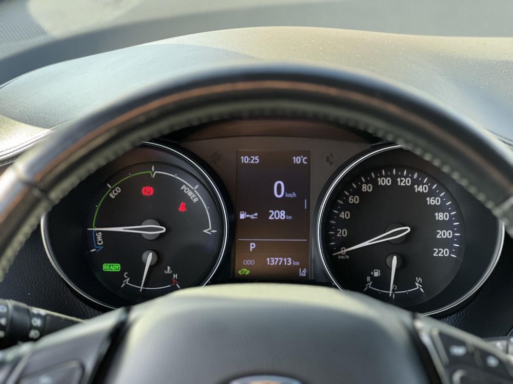 TOYOTA C-HR 2.0 Hybrid Selection e-CVT M.o.-i. LED fényszórók. kamera. keyless. sávtartó. ülés-kormányfűtés