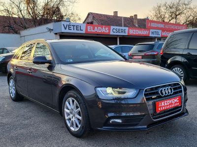 AUDI A4 Avant 2.0 TDI quattro S-tronic Xenon Navi Tempomat Tolatóradar Ülésfűtés Bluetooth Vonóhorog!