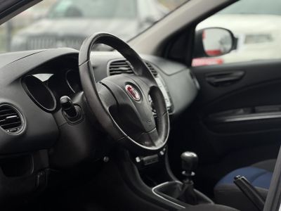 FIAT BRAVO 1.4 16V Active Magyarországon vásárolt. 1. tulajdonostól. végig vezetett szervízkönyv. 87e Km