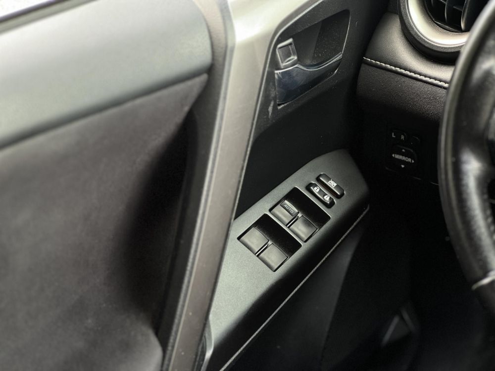 TOYOTA RAV 4 Rav4 2.5 Hybrid Executive e-CVT 4WD összkerékhajtás. végig márkaszervizelt!