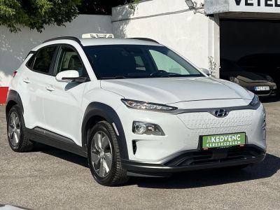 HYUNDAI KONA EV 64kWh Premium Magas felszereltség. megkímélt állapot! LED fényszóró Kamera Keyless Android!