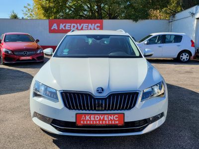 SKODA SUPERB Combi 2.0 TDI SCR Style DSG M.o.-i. Xenon Távtartó Sávtartó Navi Carplay Memória Canton Vonóhorog