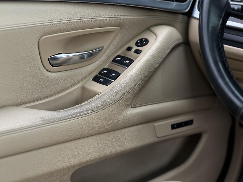 BMW 520d (Automata) Napfénytető. vaj bőrbelső. memória. HUD. kamera. 2 gyári kulcs!