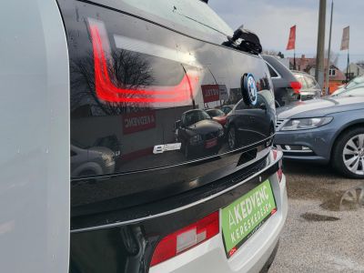 BMW I3 REX (Automata) Új 4 évszakos gumik! Loft belső. Nagy navigáció. 2 töltő kábel. Megkímélt!