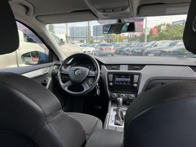 SKODA OCTAVIA Combi 1.2 TSI Ambition DSG M.o.-i. 1.tul. Tempomat Tolatóradar 2zdigitklíma Szervizelt! 124e km!