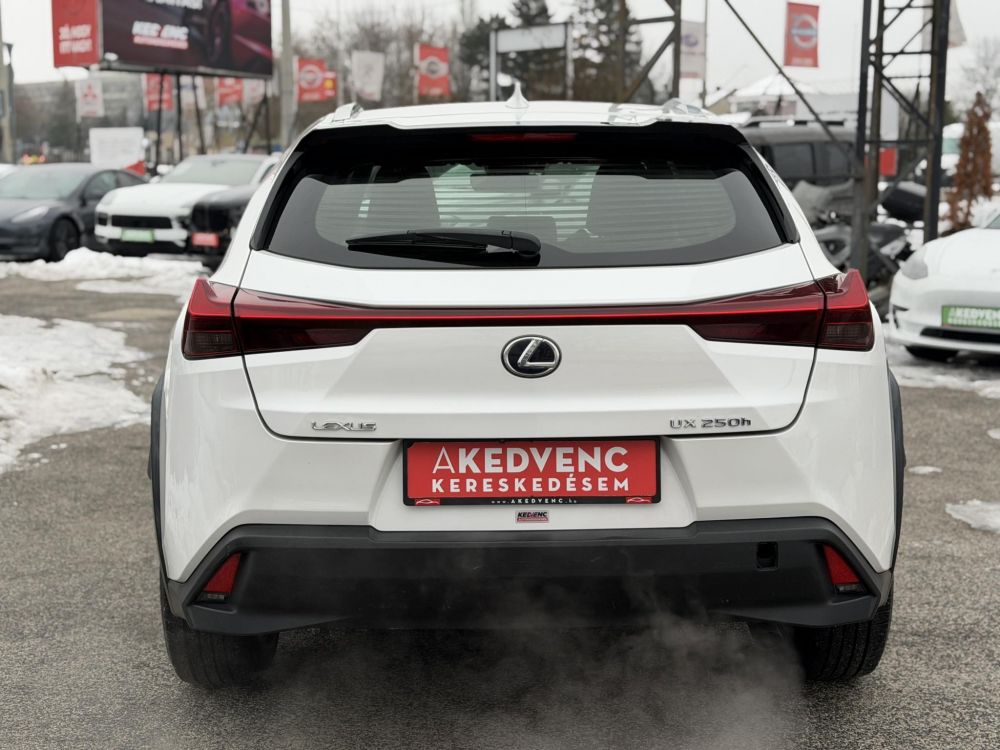 LEXUS UX 250h Comfort CVT 113e km. LED Tempomat Navi Sávtartó Bluetooth Kamera Keyless