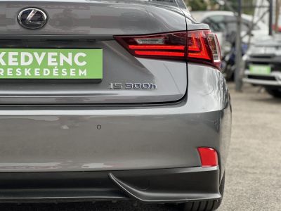 LEXUS IS 300h Comfort Leather&Navigation (Automata) Hybrid garancia Márkaszervizelt! Gyári fényezés. Téli-nyári gumi garnitúra!