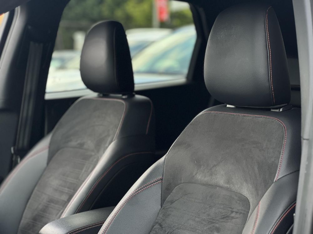 FORD KUGA 2.5 FHEV ST-Line X CVT 42e km. újszerű állapot