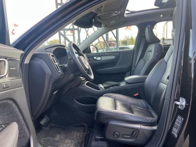 VOLVO XC40 2.0 [B4] MHEV R-Design Geartronic M.o.-i. 1.tul. Márkaszervizelt. Panorámatető Harman/Kardon Carplay Memória