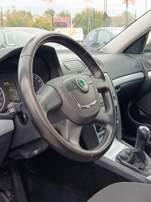 SKODA OCTAVIA Combi 1.6 CR TDI Classic DPF 195e km. M.o.-i. 2.tul. Klíma Tempomat Téli-nyári garnitúra!