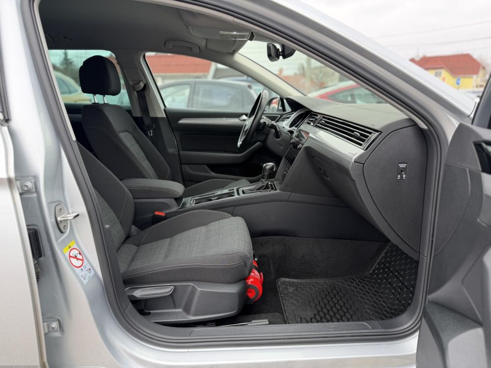 VOLKSWAGEN PASSAT Variant 2.0 TDI SCR Business DSG Szervizelt el.2t vonóhorog vez.ülés masszírozás