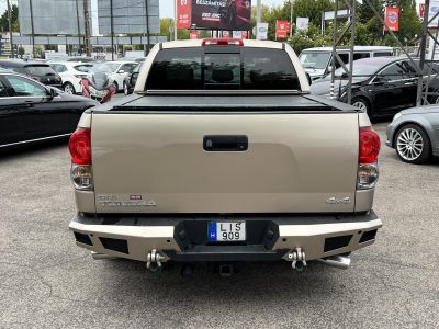 TOYOTA TUNDRA 5.7 V8 4x4 LIMITED