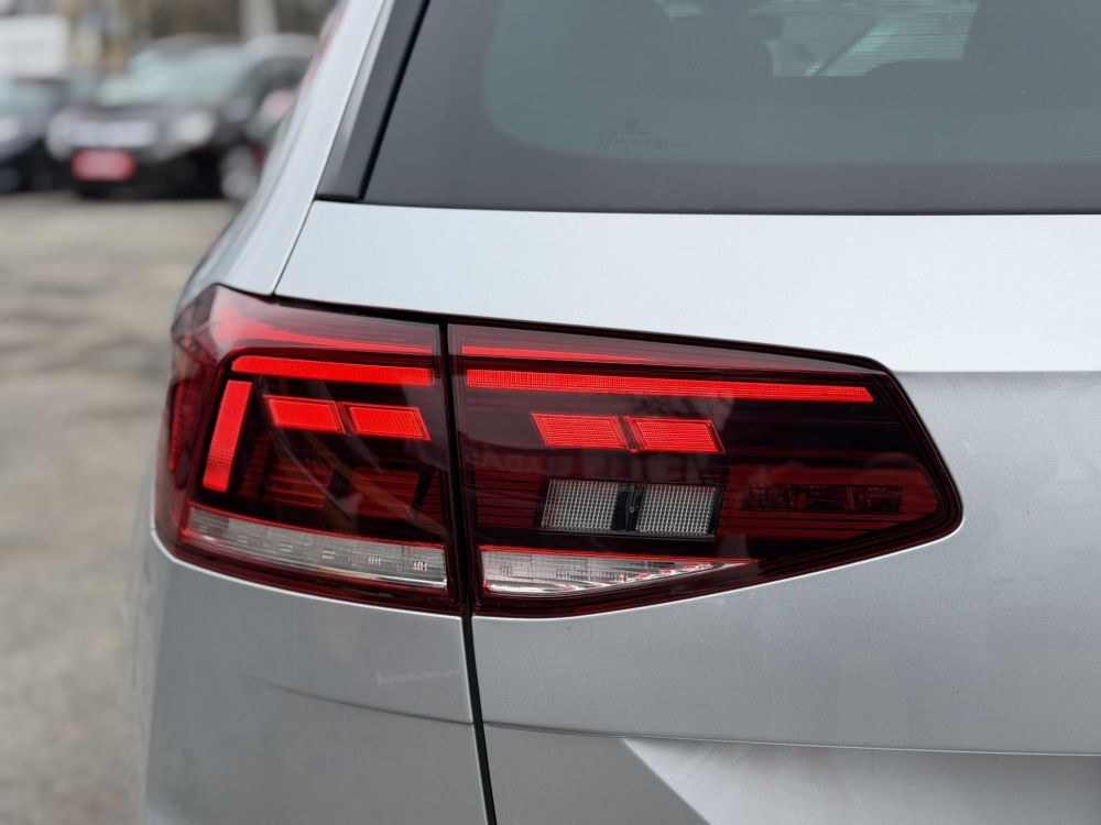 VOLKSWAGEN PASSAT Variant 2.0 TDI SCR Business DSG Szervizelt el.2t vonóhorog vez.ülés masszírozás