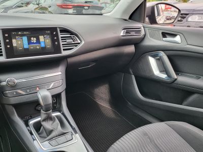 PEUGEOT 308 SW 1.6 BlueHDi Style EAT6 M.o.-i. Végig szervízelt Digit klíma Tempomat Bluetooth