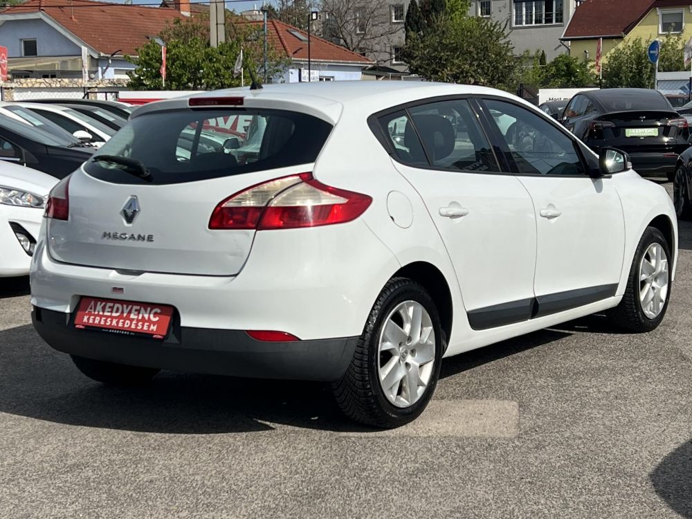 RENAULT MEGANE 1.6 Dynamique Magyarországi. teljes szerviztörténet!