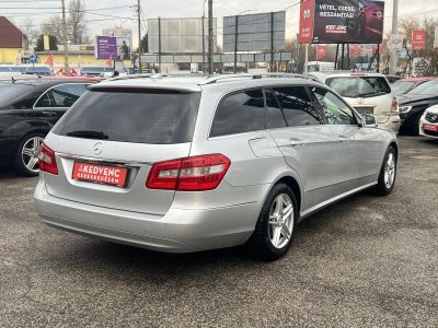 MERCEDES-BENZ E 220 CDI T BlueEFFICIENCY Elegance (Automata) Napfénytető Tempomat Navigáció Holttér Ülésfűtés