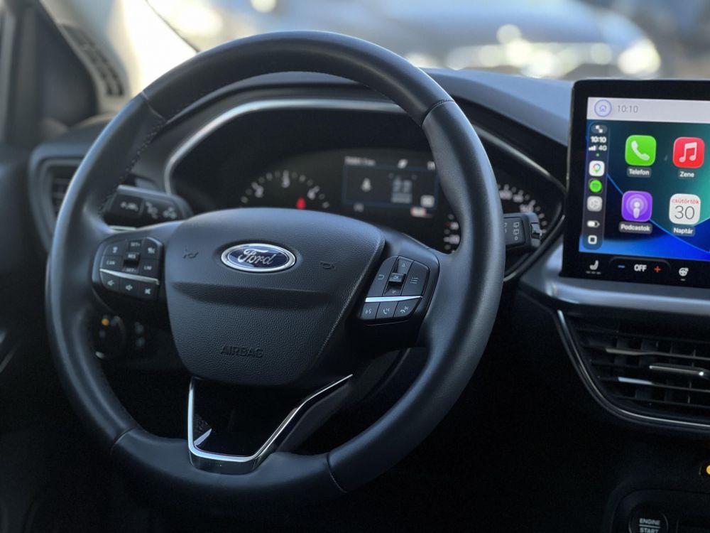 FORD FOCUS 1.5 EcoBlue Titanium LED. CarPlay. Állófűtés. Vonóhorog. Téli csomag!