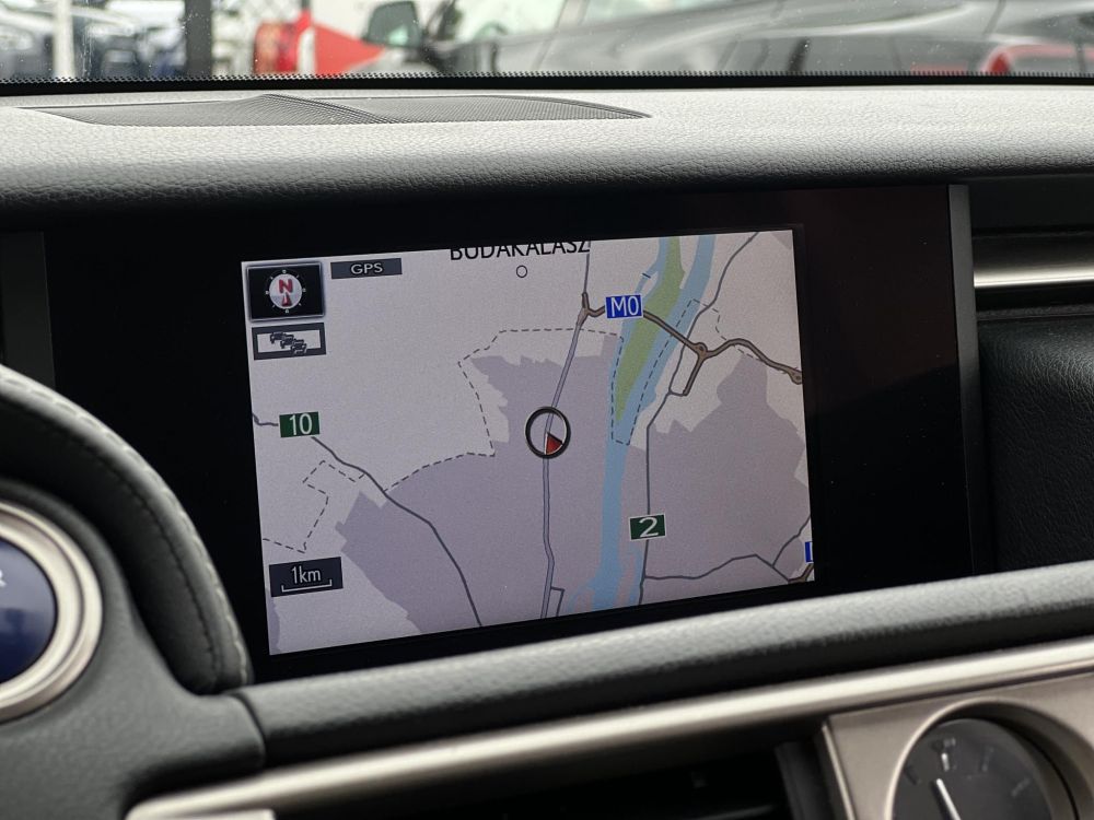LEXUS IS 300h Comfort Leather&Navigation (Automata) Hybrid garancia Márkaszervizelt. Gyári fényezés. Téli-nyári gumi garnitúra!