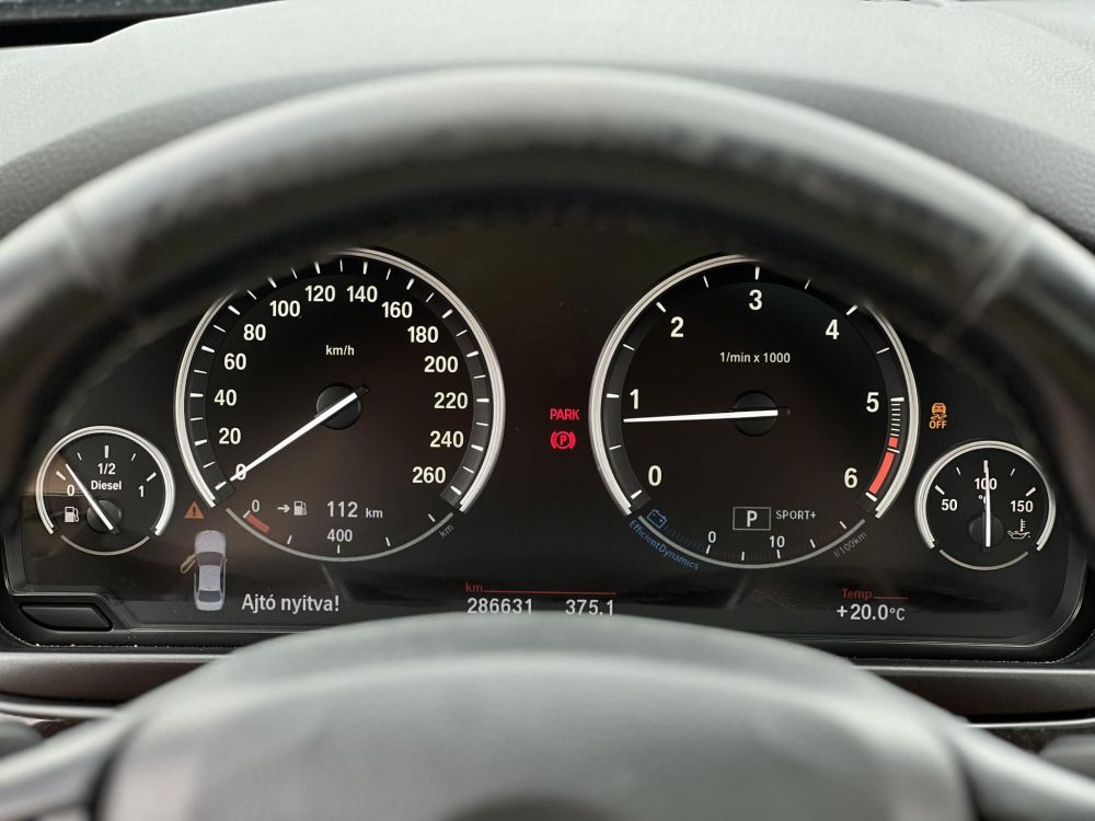 BMW 520d (Automata) Napfénytető. vaj bőrbelső. memória. HUD. kamera. 2 gyári kulcs!