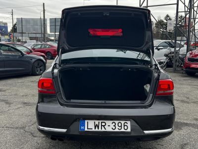 VOLKSWAGEN PASSAT VII 2.0 CR TDI Highline BMT DSG M.o.-i. világos belső. magas felszereltség!