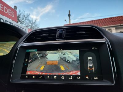 JAGUAR F-PACE 3.0 TDV6 First Edition AWD (Automata) LED Távtartó Holttér HUD Panoráma Meridian Barna bőr Vonóhorog!