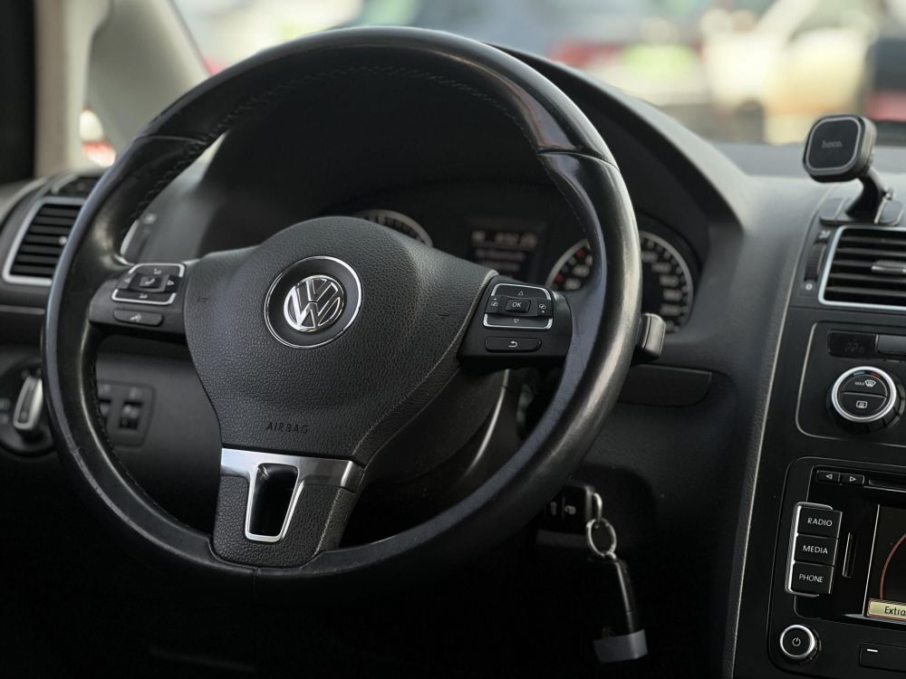 VOLKSWAGEN TOURAN 1.6 CR TDI Comfortline [7 személy] Vezérlés cserélve. 4 évszakos gumik!