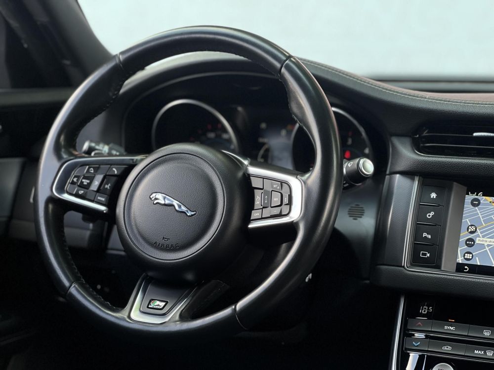 JAGUAR XF 2.0 i4D R-Sport Magyarországi. szervizelt!
