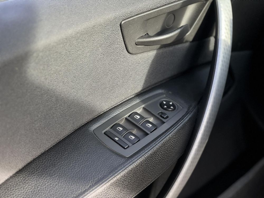 BMW X3 3.0 (Automata) xenon fényszórók. ülésfűtés. lejtmenet. memória. vonóhorog. bőr belső!