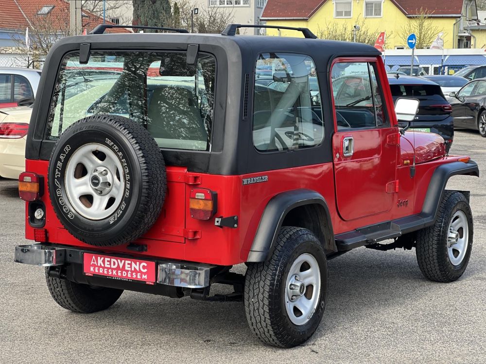 JEEP WRANGLER Hard Top 2.5 Nagyon szép karosszéria. európai kivitel. karbantartott
