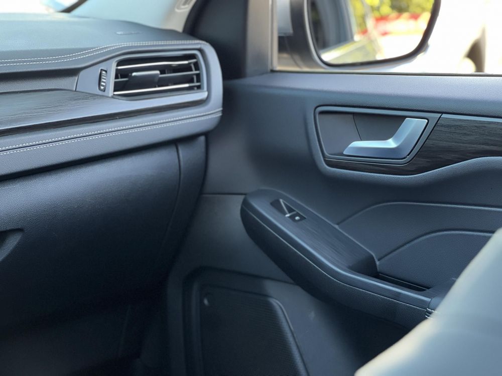 FORD KUGA 2.5 PHEV Vignale CVT panoráma tető. végig vezetett szervizkönyv