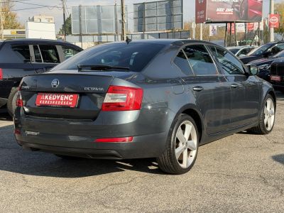SKODA OCTAVIA 1.6 CR TDI Elegance DSG Magyarországi Xenon Tempomat Navi Ülésfűtés Digitklíma