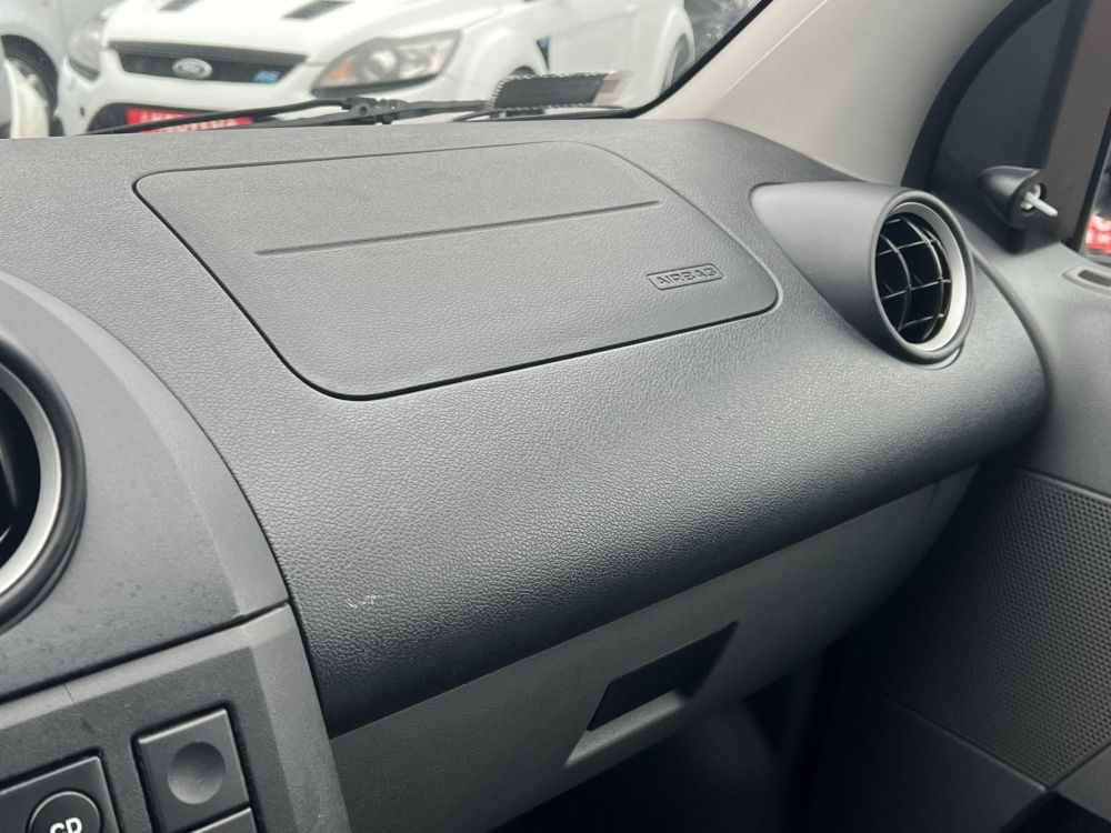 FORD FIESTA 1.3 Comfort Semmi extra.....még 1 év műszaki!