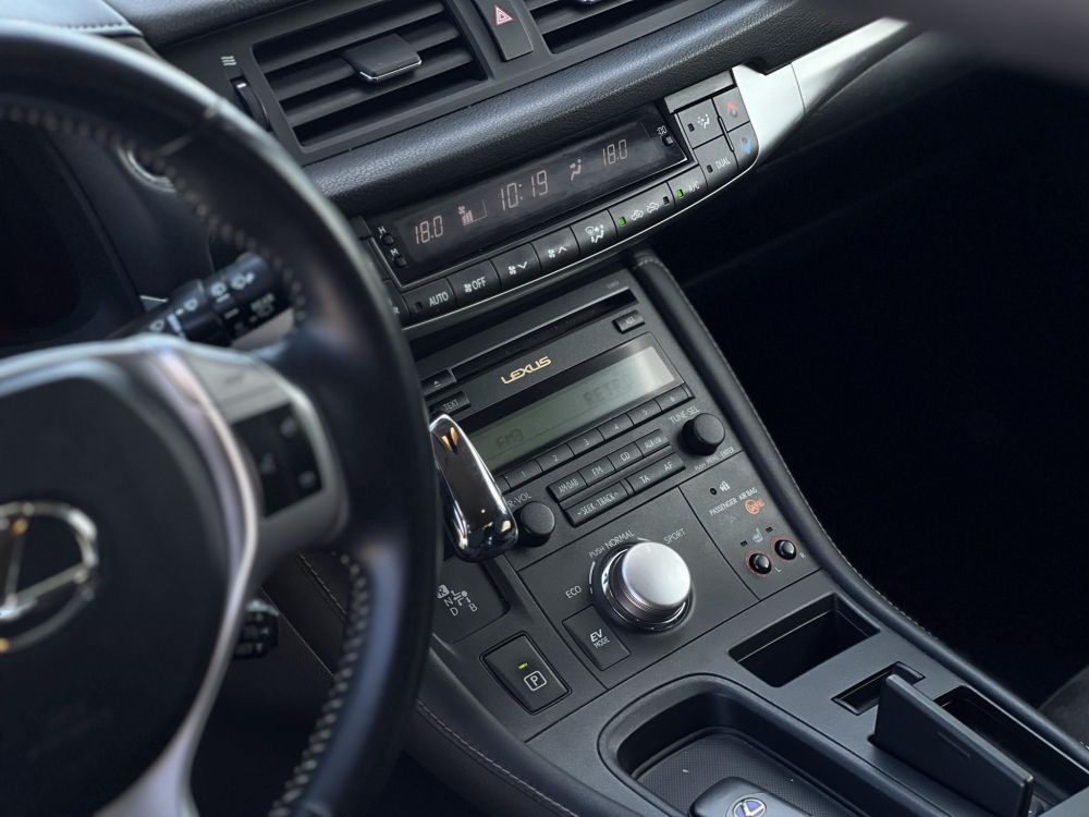 LEXUS CT 200h Comfort (Automata) Ülésfűtés. tolatókamera. szervizkönyv. 8 felni