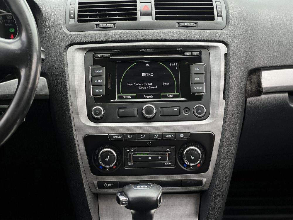 SKODA OCTAVIA Combi 2.0 TDI Ambiente DSG Tempomat Ülésfűtés Bluetooth Navigáció!