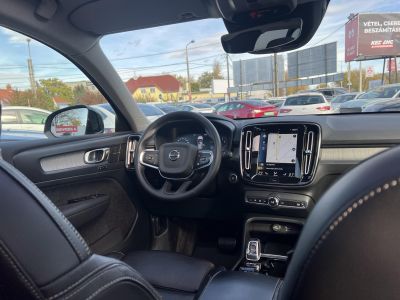 VOLVO XC40 2.0 [B4] MHEV R-Design Geartronic M.o.-i. 1.tul. Márkaszervizelt. Panorámatető Harman/Kardon Carplay Memória