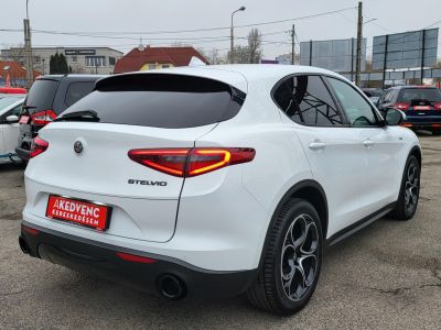 ALFA ROMEO STELVIO 2.2 D(Automata) Sprint LED Távtartó Sávtartó Navigáció Keyless Kamera Félbőr