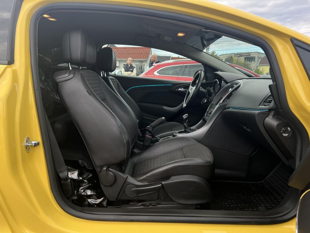 OPEL ASTRA J GTC 2.0 CDTI Start-Stop Sport Teljes nagyszerviz után!