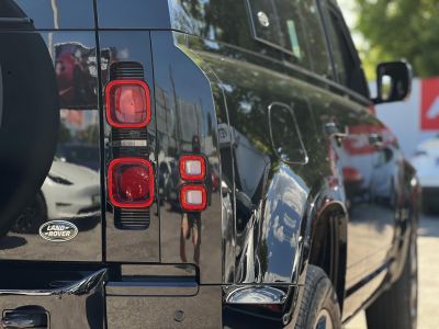 LAND ROVER DEFENDER 110 P400 X-Dynamic HSE (Automata) M.o.-i 1. tulajdonostól. kifogástalan