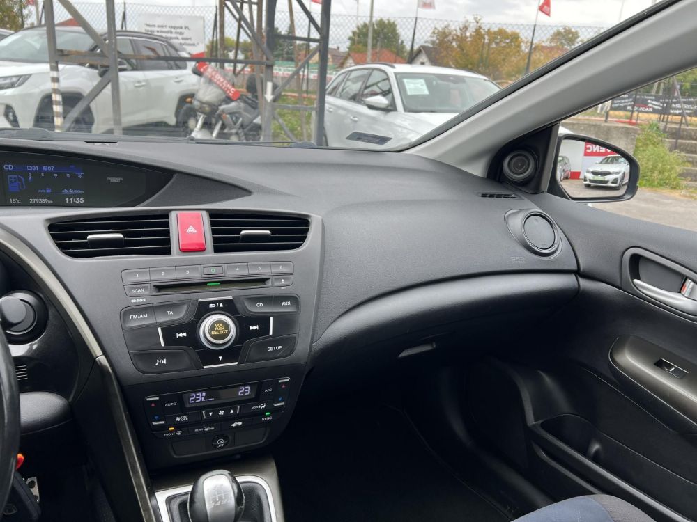HONDA CIVIC 2.2 CTDi Executive Tempomat Kamera Vonóhorog Digitklíma 4-5L/100km!