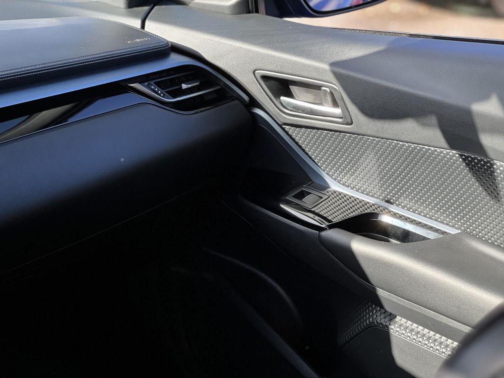 TOYOTA C-HR 2.0 Hybrid Selection e-CVT M.o.-i. LED fényszórók. kamera. keyless. sávtartó. ülés-kormányfűtés