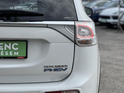MITSUBISHI OUTLANDER 2.0 MIVEC Instyle Navi 4WD CVT