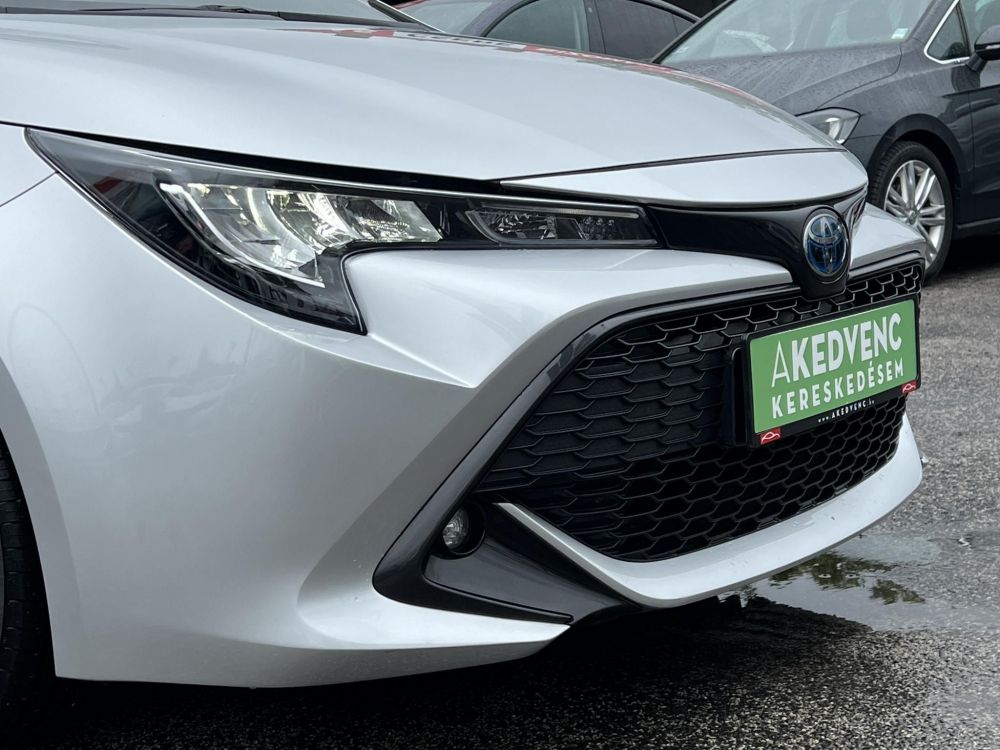 TOYOTA COROLLA 1.8 Hybrid Comfort Business e-CVT 80e km. tempomat. navigáció. ülésfűtés. kamera. digitklíma. 2 gyári kulcs!