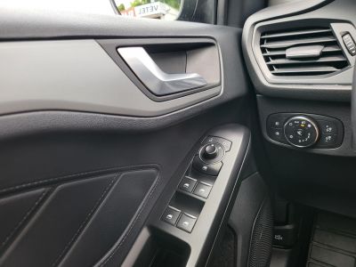 FORD FOCUS 1.5 EcoBlue Active (Automata) LED Tempomat Navi Bluetooh PDC