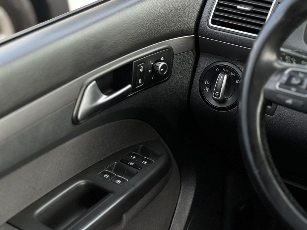 VOLKSWAGEN TOURAN 1.6 CR TDI Comfortline [7 személy] Vezérlés cserélve. 4 évszakos gumik!