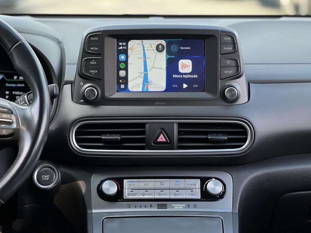 HYUNDAI KONA EV 64kWh Comfort 69e km. LED. tempomat. sávtartó. kamera. 2 gyári kulcs. CARPLAY!