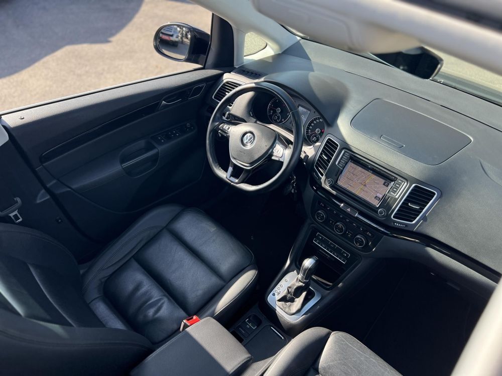 VOLKSWAGEN SHARAN 2.0 TDI BMT SCR Highline DSG [7 személy] Dynaudio. ülésmemória. Carplay. pano. vonóhorog. kamera. stb