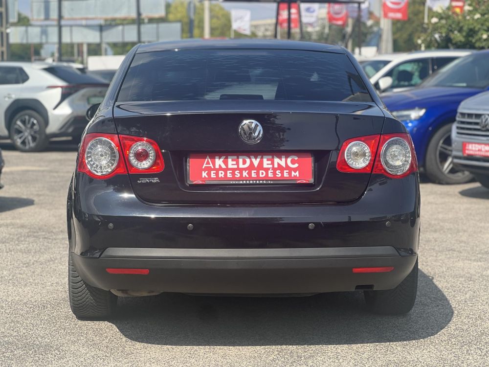VOLKSWAGEN JETTA 1.6 Comfortline DSG Magyarországi Tolatóradar Navi Tempomat!