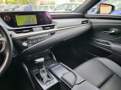 LEXUS ES 300h Prestiege Top CVT 60e km. LED Napfénytető Bőr Navi Tempomat Kamera Ülésfűtés
