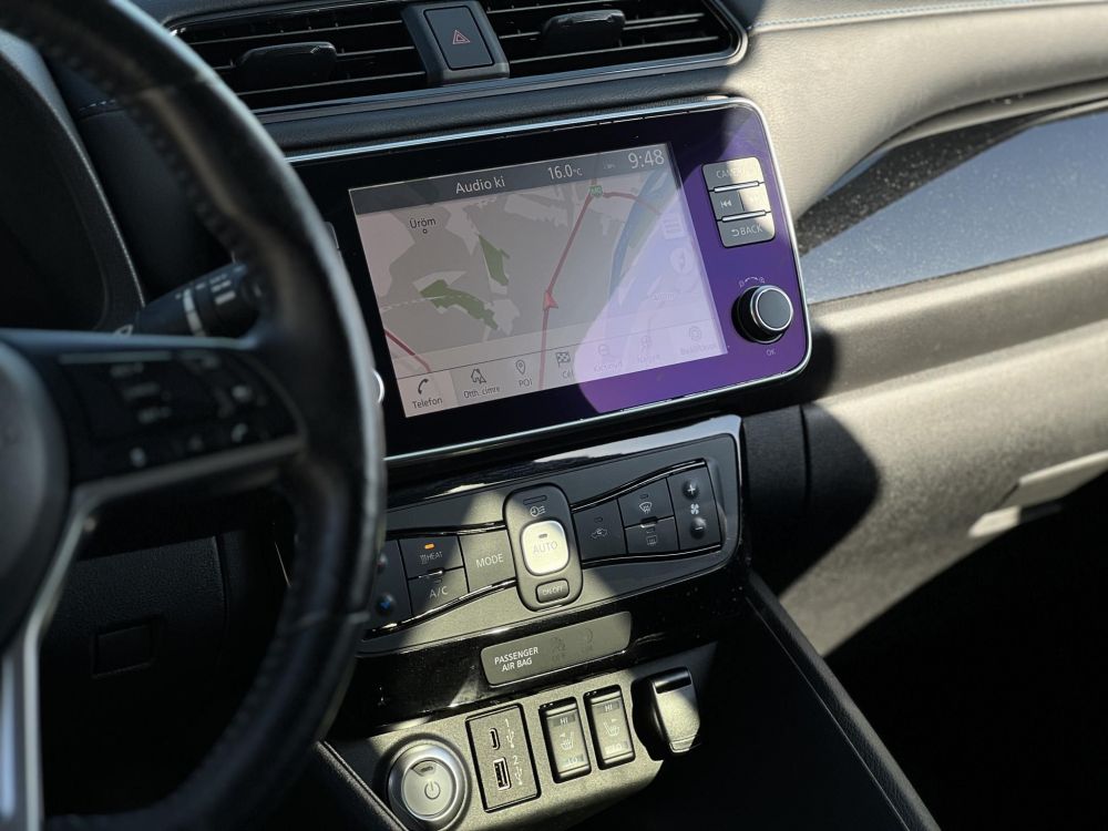 NISSAN LEAF N-Connecta 40kWh (Automata) 60e km. 270km hatótáv. keyless. 360 kamera. első-hátsó ülésfűtés. téli-nyári!